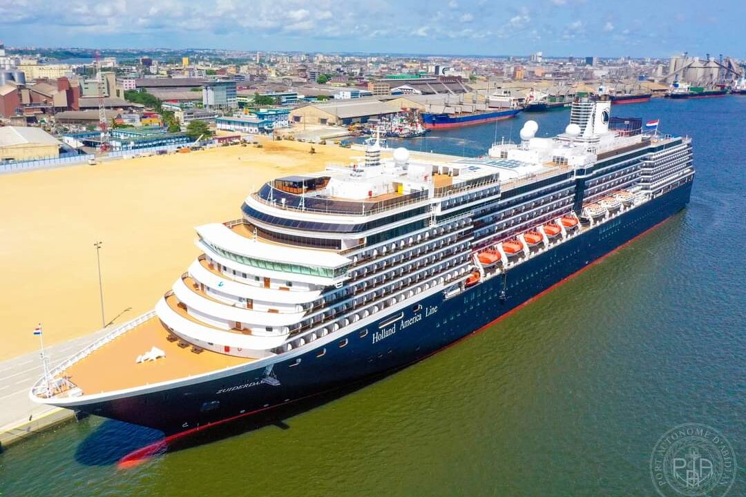 Le Port Autonome d’Abidjan 🇨🇮 a accueilli le plus grand navire de croisière de son histoire.